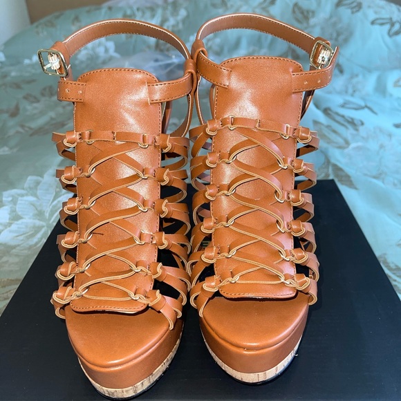 Sandals with sass - Picture 2 of 6